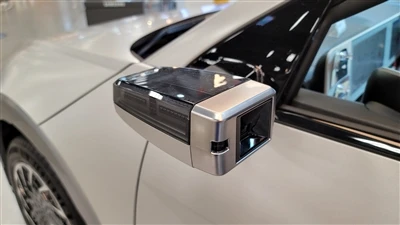 Musk opakuje, že Tesla odstráni fyzické spätné zrkadlá.