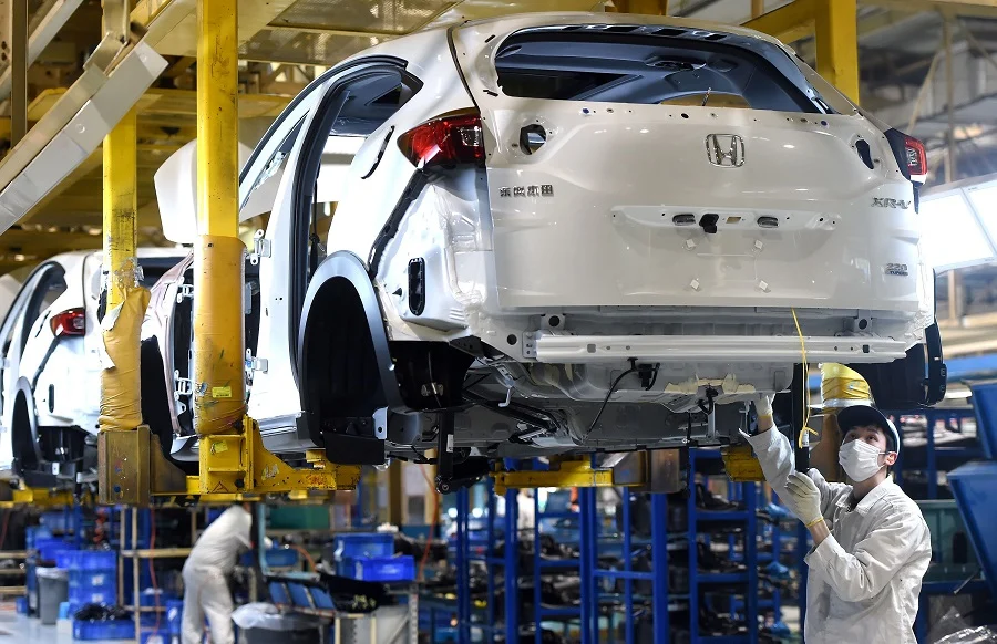Toyota a Honda postupne prerušili automobilový priemysel v Číne