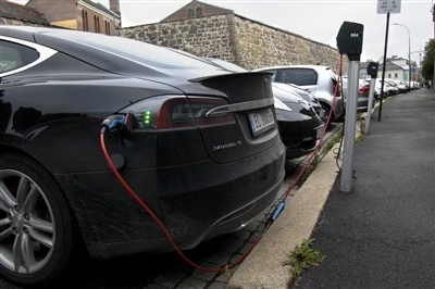 V novembri dosiahol trhový podiel elektrických vozidiel v Nórsku 90,6 %.