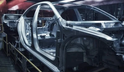 Čo je elektroforéza v automobilovej výrobe a aká je jej funkcia?